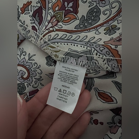 Paisley Print Sleeveless Top - Picture 5 of 5